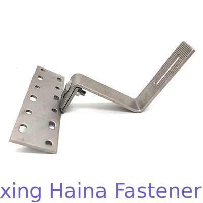 Les accessoires solaires de support d'OEM du soufflage de sable DIN 603 couvrent de tuiles le crochet de toit